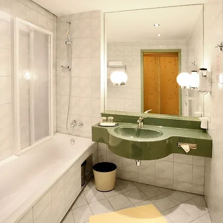 Schuetz Готель 4*